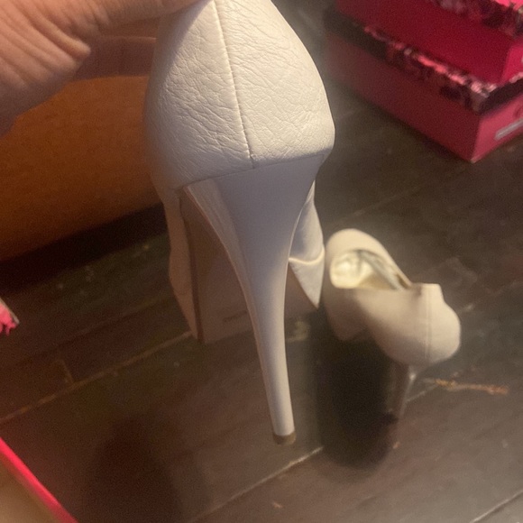 Qupid - cream/ivory platform heels Brand New never worn. - Picture 3 of 8